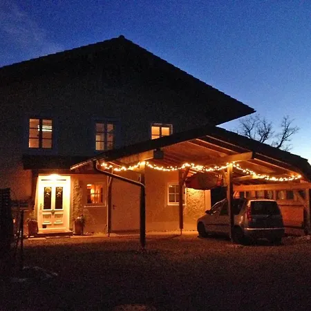 5 Sterne Mit Garten Und Bergblick In Chiemsee-naehe Lägenhet *