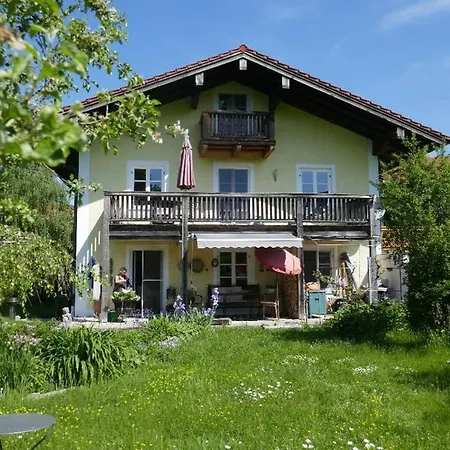 Lägenhet 5 Sterne Mit Garten Und Bergblick In Chiemsee-naehe
