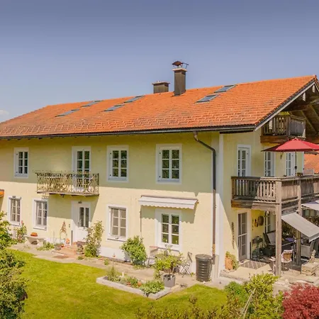 5 Sterne Mit Garten Und Bergblick In Chiemsee-naehe *
