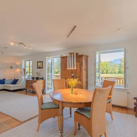5 Sterne Mit Garten Und Bergblick In Chiemsee-naehe Apartmán