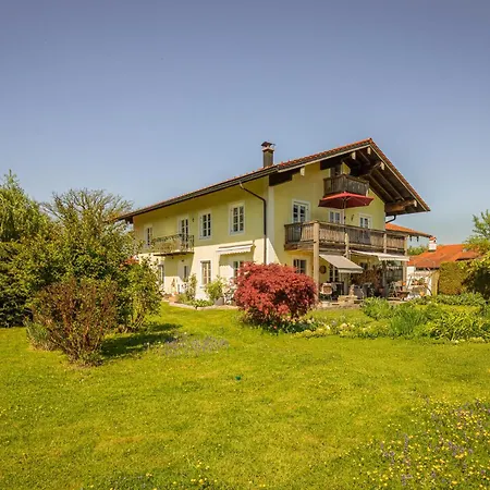 5 Sterne Mit Garten Und Bergblick In Chiemsee-naehe Apartmán *